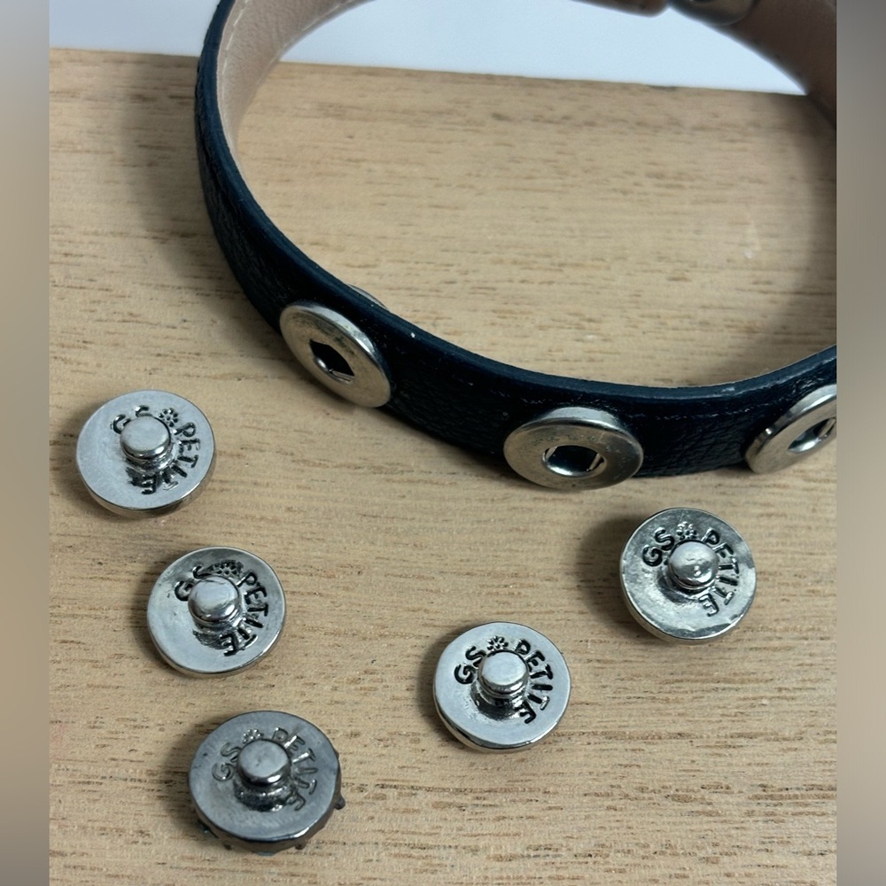 Ginger Snaps Bracelet Black Leather Bracelet with 5 petite snaps - Picture 5 of 9